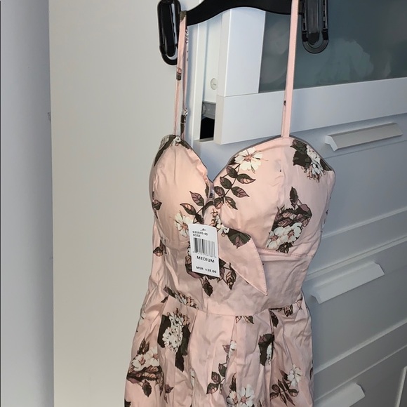 Dress 👗 - Picture 2 of 4